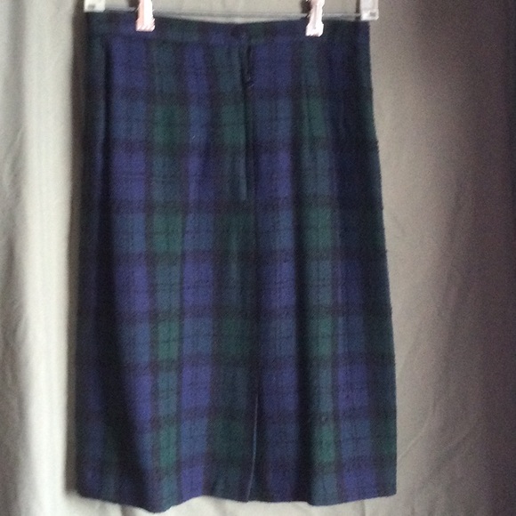 George Georgiou Dress Blazer/Skirt Set. 65% Polyester, 20%Wool & 18% Acrylic - Picture 5 of 7